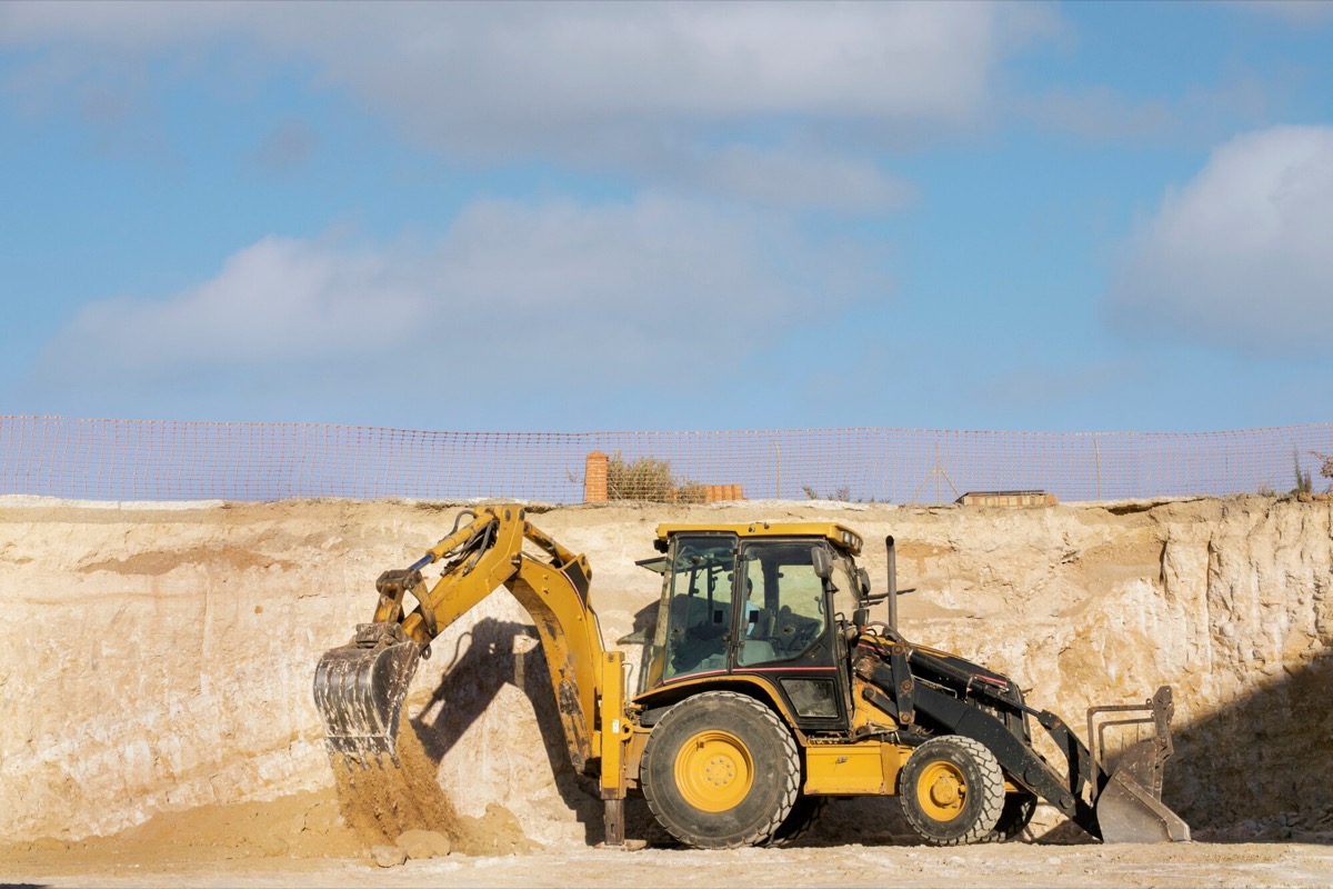LCL vs. Container Shipping: Which Method is Best for Oversized Engineering Loads
