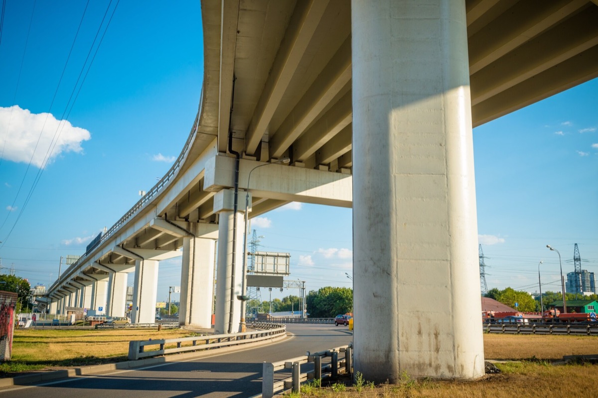 FOB, CIF, or DDP? Choosing the Right Incoterms for Your Machinery Import